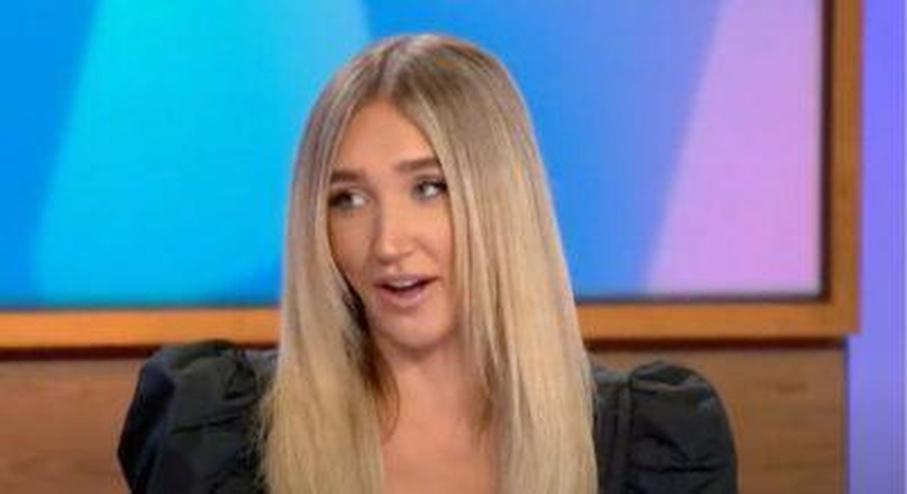 Il_bambino_di_Megan_riceve_cure_mediche_xo9KAtdp8L - Confidenze24 Source: Loose Women/ITV - - Megan indossa una blusa nera