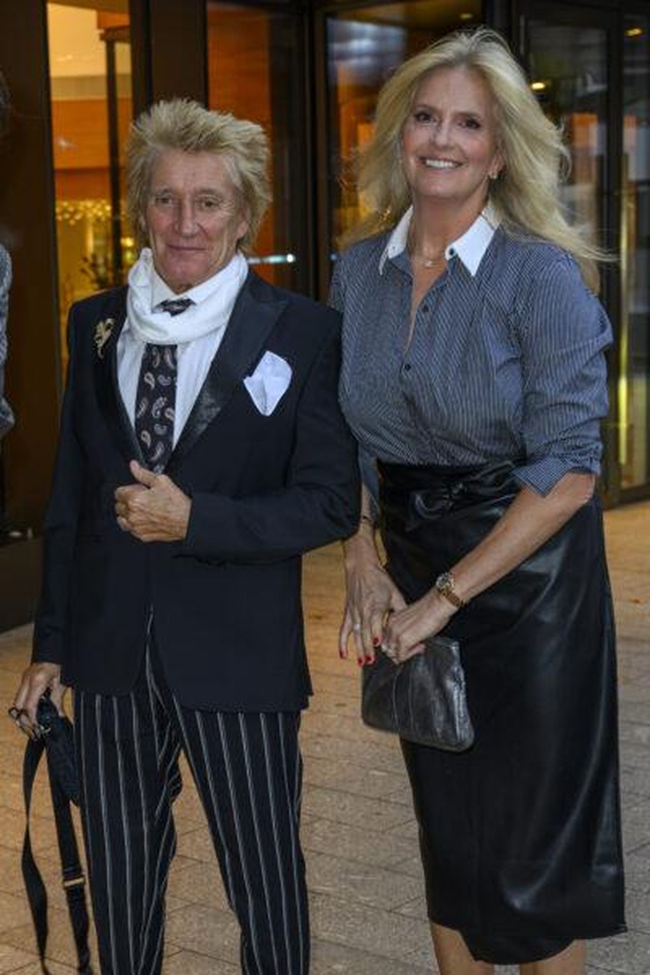 Il_cane_di_Penny_Lancaster_e_Rod_Stewart_diagnosticato_con_cancro_fVV5d9pvqM - Confidenze24 Source: CoverImages.com - - Rod Stewart e Penny Lancaster sorridenti