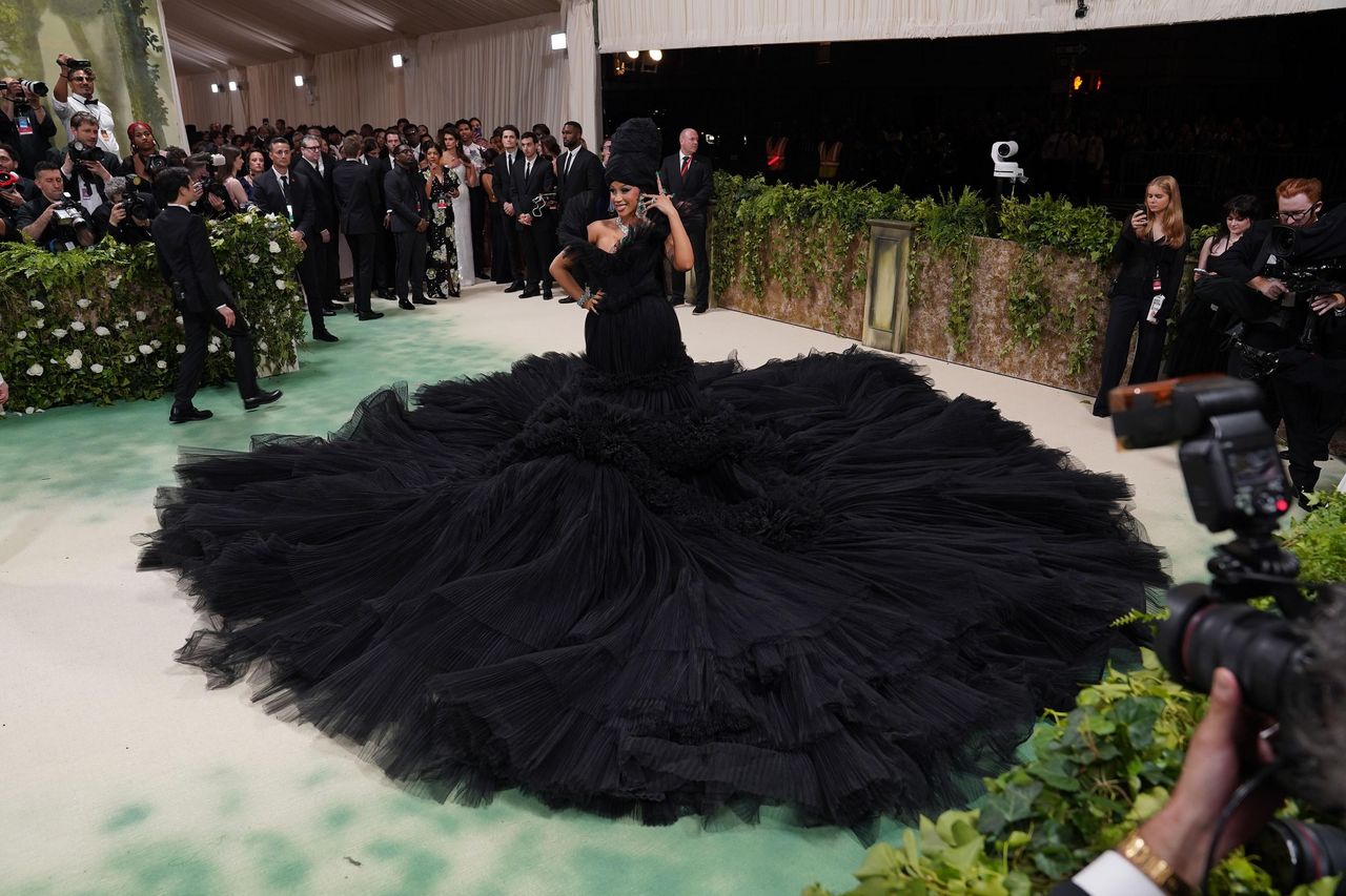 Il_danno_al_prezioso_Herms_di_Cardi_B_iUlRw3e2kg - Confidenze24 Source: Kristin Callahan/Everett Collection - Everett Collection - Cardi B al Met Gala 2024