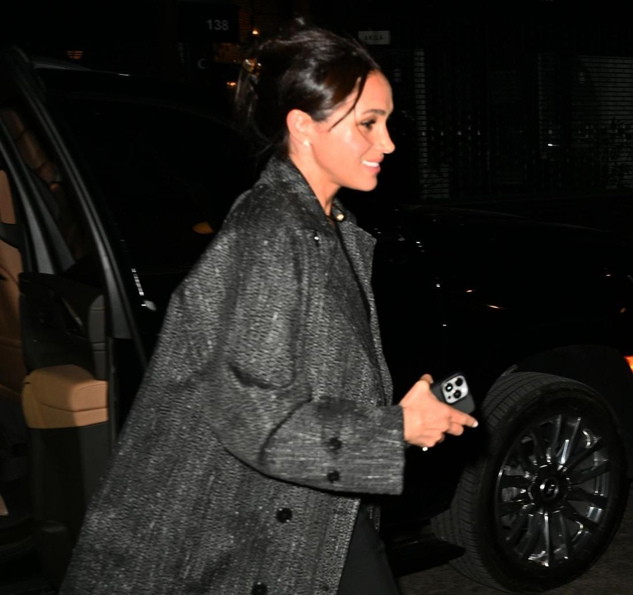 Il_dibattito_sul_cognome_di_Meghan_Markle_bwVKT86Tet - Confidenze24 Il dibattito sul cognome di Meghan Markle Copertina del programma 'With Love, Meghan'