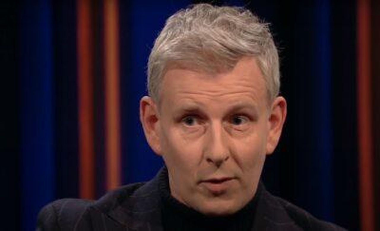 Il_difficile_equilibrio_di_Patrick_Kielty_con_Cat_Deeley_xTJOBM4c9b - Confidenze24 Source: RTÉ/YouTube - - Patrick Kielty su RTÉ
