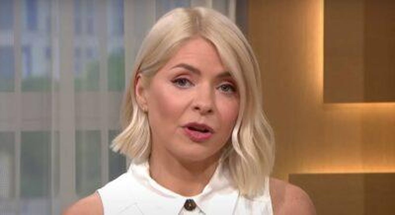 Il_doc_di_Channel_5_su_Holly_Willoughby_e_Gavin_Plumb_CR4ZU92bnr - Confidenze24 Source: ITV - - Holly Willoughby parla alla telecamera