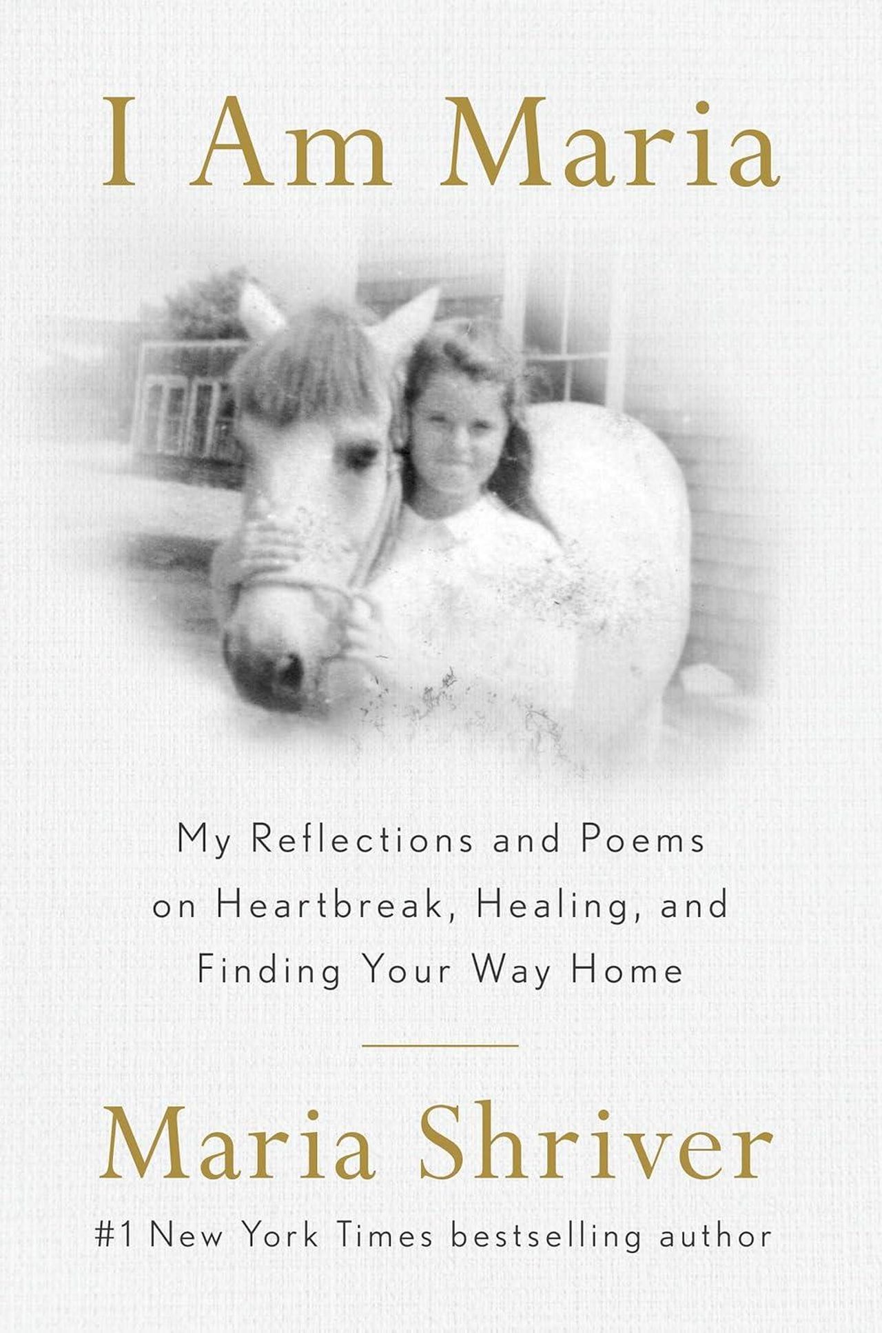 Il_dolore_e_la_guarigione_di_Maria_Shriver_cP70pGxAiw - Confidenze24 Source: Courtesy of The Open Field/Amazon. - - I Am Maria: My Reflections and Poems on Heartbreak, Healing, and Finding Your Way Home by Maria Shriver.