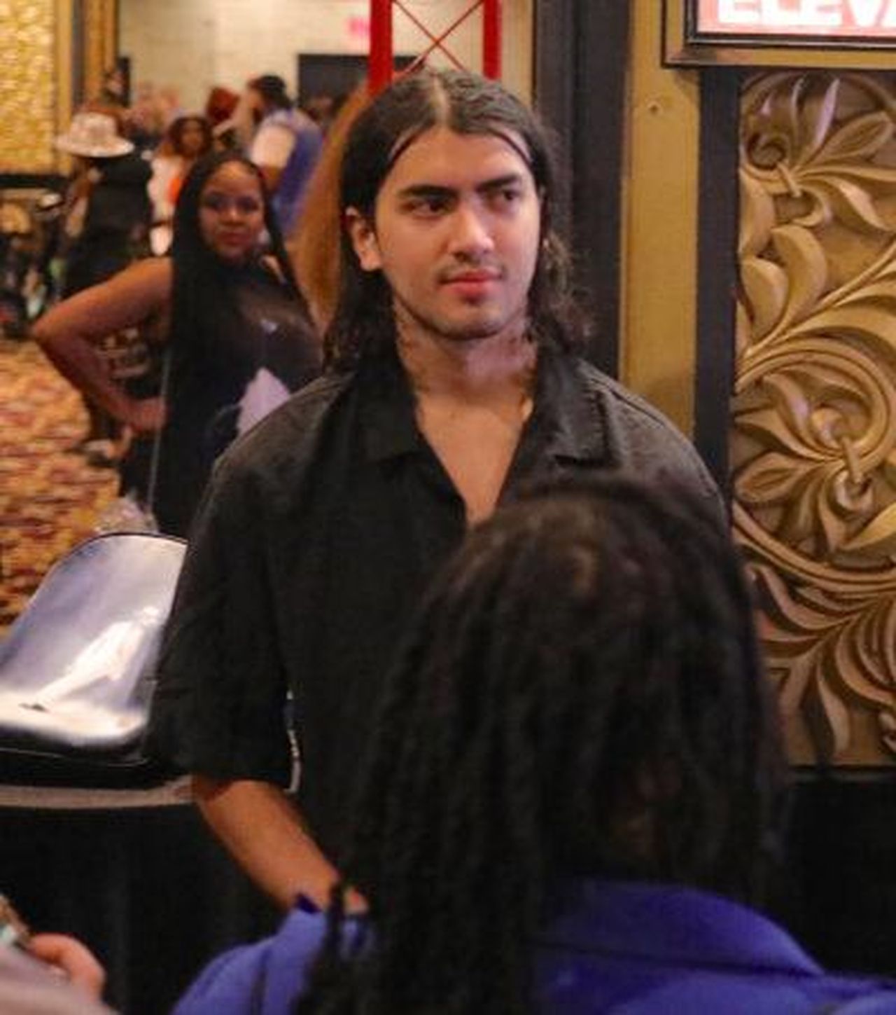 Il_fidanzamento_di_Paris_64QM3Tv7j1 - Confidenze24 Il fidanzamento di Paris Bigi Jackson è il fratello più riservato
