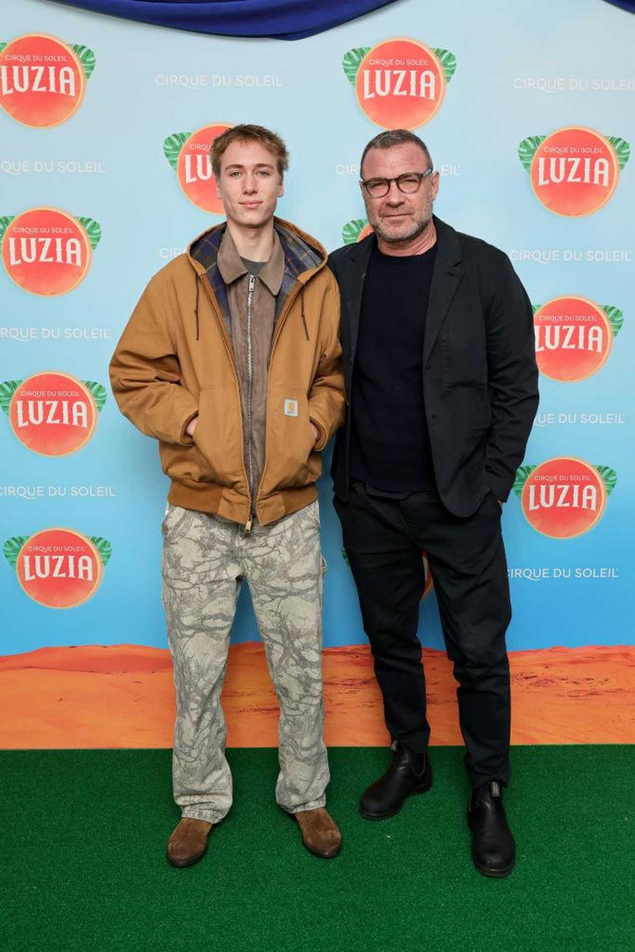 Il_look_di_Sasha_Schreiber_al_red_carpet_eBInb4ymzv - Confidenze24 Source: Dia Dipasupil/Getty Images - Getty Images - Sasha Schreiber e Liev Schreiber al premiere di Cirque Du Soleil