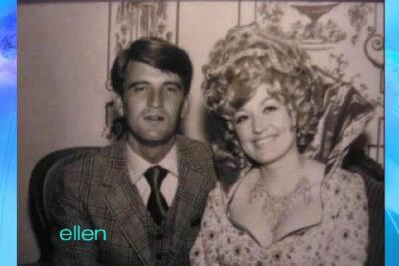 Il_marito_di_Dolly_Parton_muore_a_82_anni_1DMmR8EDrF - Confidenze24 Source: Splash News - - Dolly Parton e suo marito Carl Dean