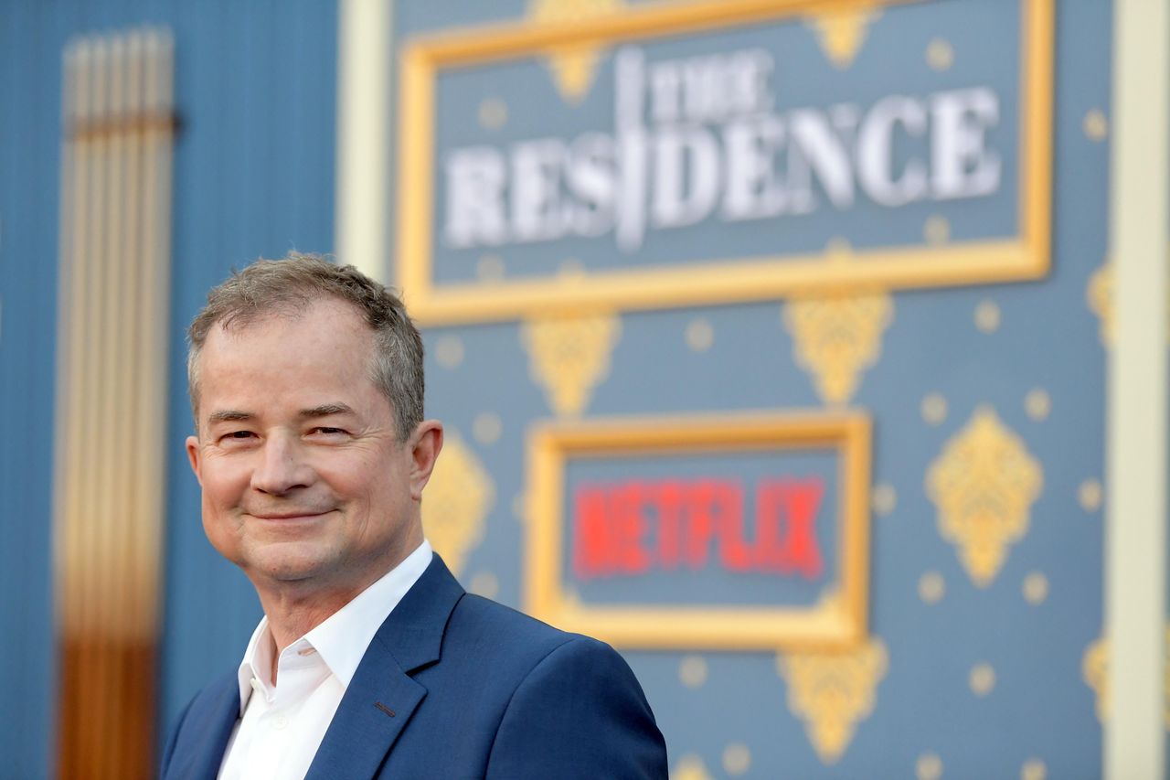 Il_mistero_di_The_Residence_e_la_visione_del_creatore_r18mOxBq8e - Confidenze24 Source: Charley Gallay - Getty Images - Il creatore di The Residence parla del killer