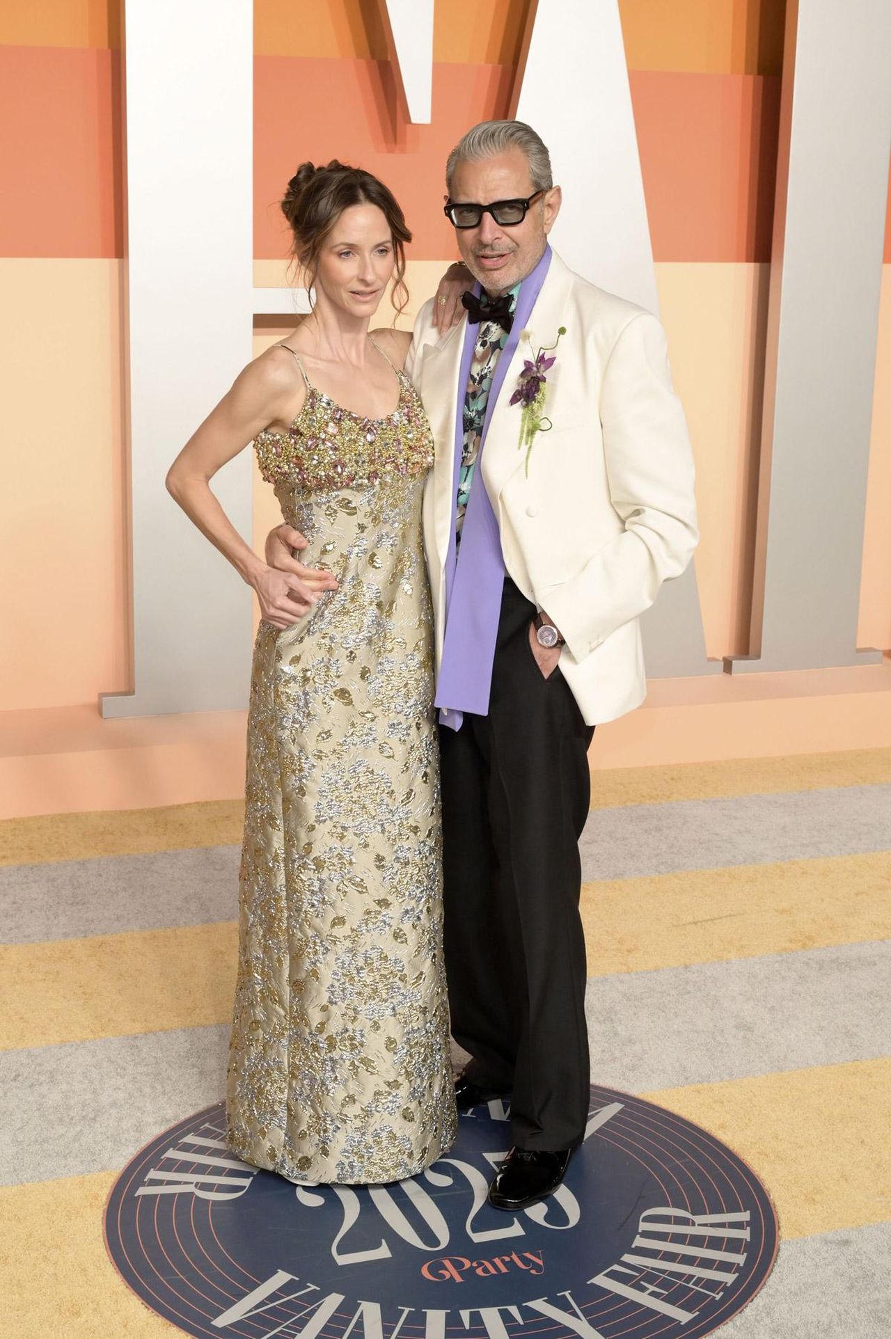 Il_momento_virale_di_Jeff_Goldblum_agli_Oscar_NseQZy42hq - Confidenze24 Il momento virale di Jeff Goldblum agli Oscar Jeff Goldblum controlla le sue foto sul red carpet