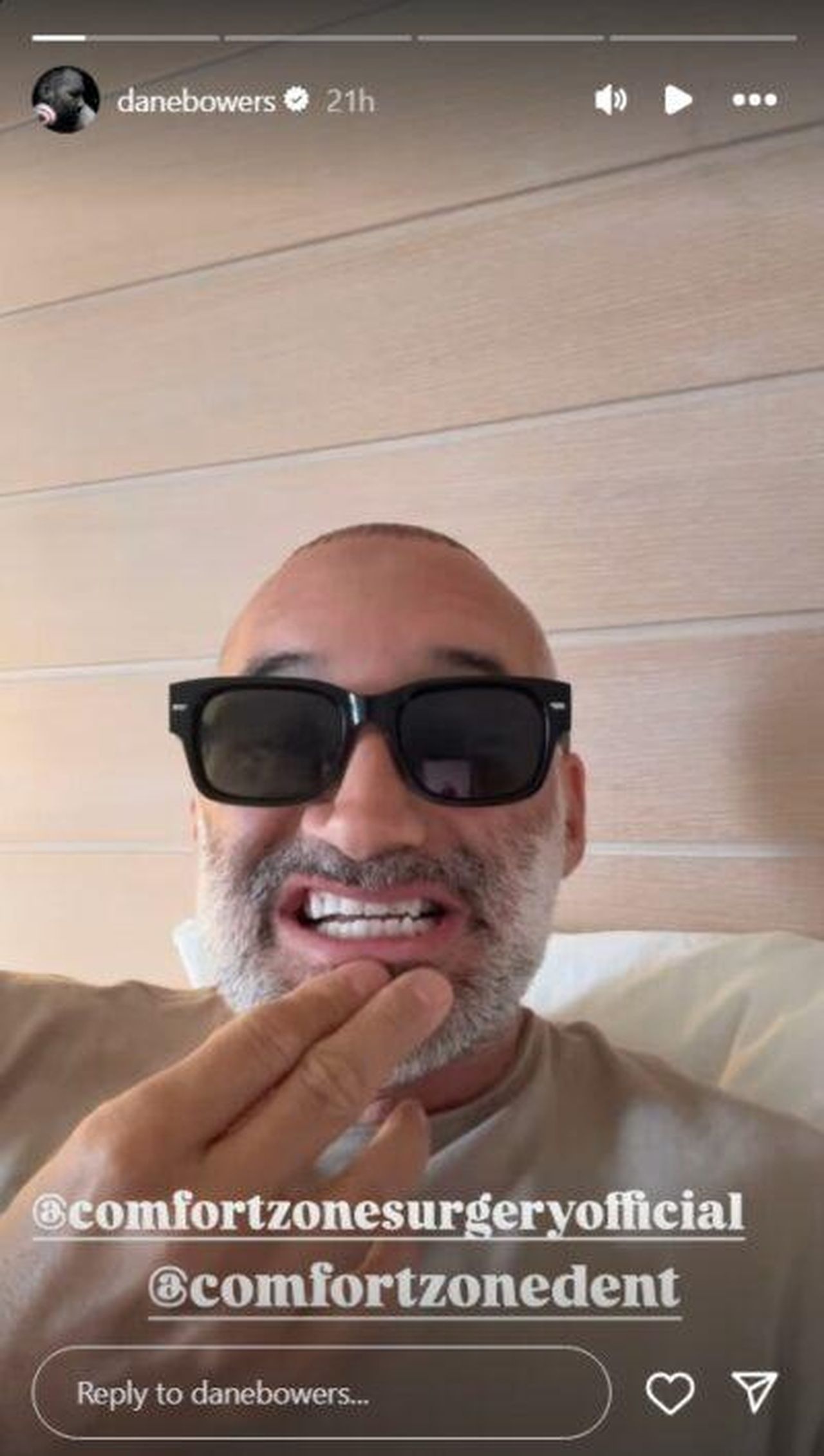 Il_nuovo_look_di_Dane_Bowers_dopo_lintervento_V12OjRXkGi - Confidenze24 Source: Instagram - - Dane Bowers mostra i denti temporanei