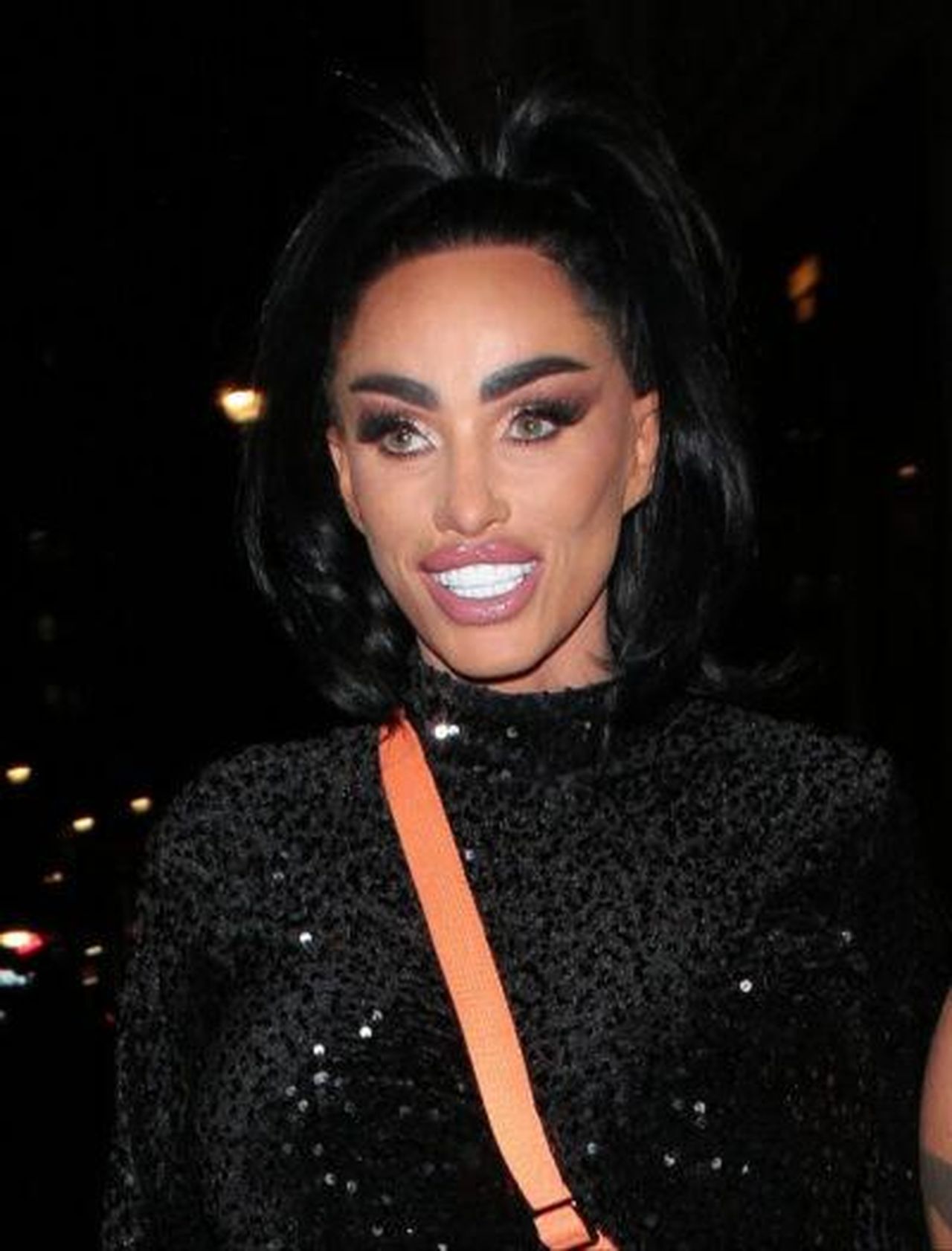 Il_nuovo_look_di_Dane_Bowers_dopo_lintervento_pctQNBwyZO - Confidenze24 Source: Splashnews.com - - Katie Price sorridente