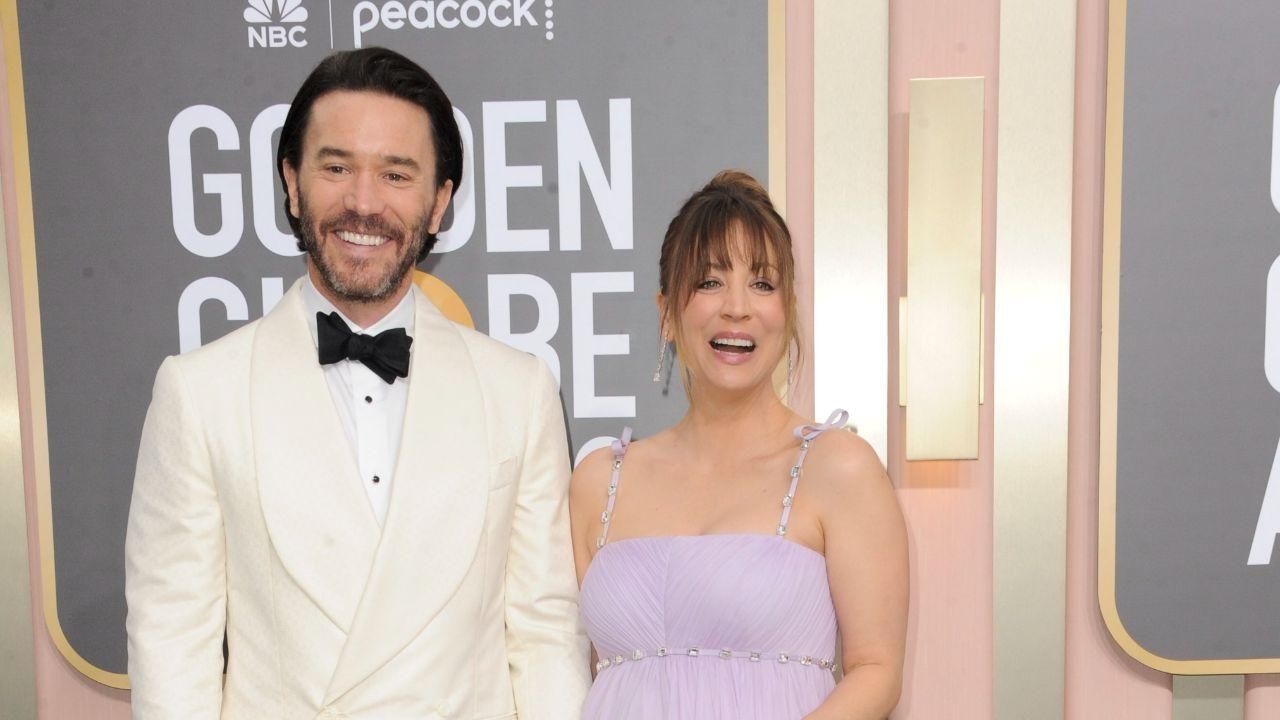 Il_nuovo_look_di_Matilda_da_principessa_a_rocker_chic_C1c3CnY3Z6 - Confidenze24 Source: Elizabeth Goodenough/Everett Collection - - Tom Pelphrey, Kaley Cuoco all'arrivo per i 80° Golden Globe Awards