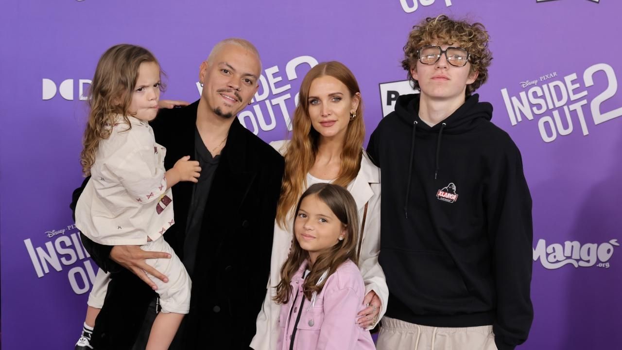 Il_nuovo_taglio_di_capelli_di_Jagger_W6a1CgQbbd - Confidenze24 Source: Kevin Winter/WireImage - - Ashlee Simpson con i suoi figli