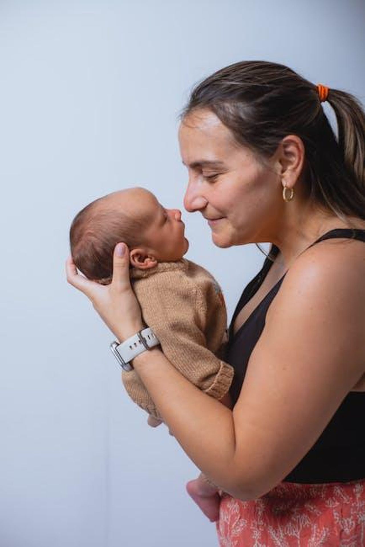 Il_passato_romantico_di_Jennifer_Lopez_WbYmfUyZDh - Confidenze24 Source: Norman Milwood - pexels - A warm, intimate moment between a mother and her newborn in Caracas, Venezuela.