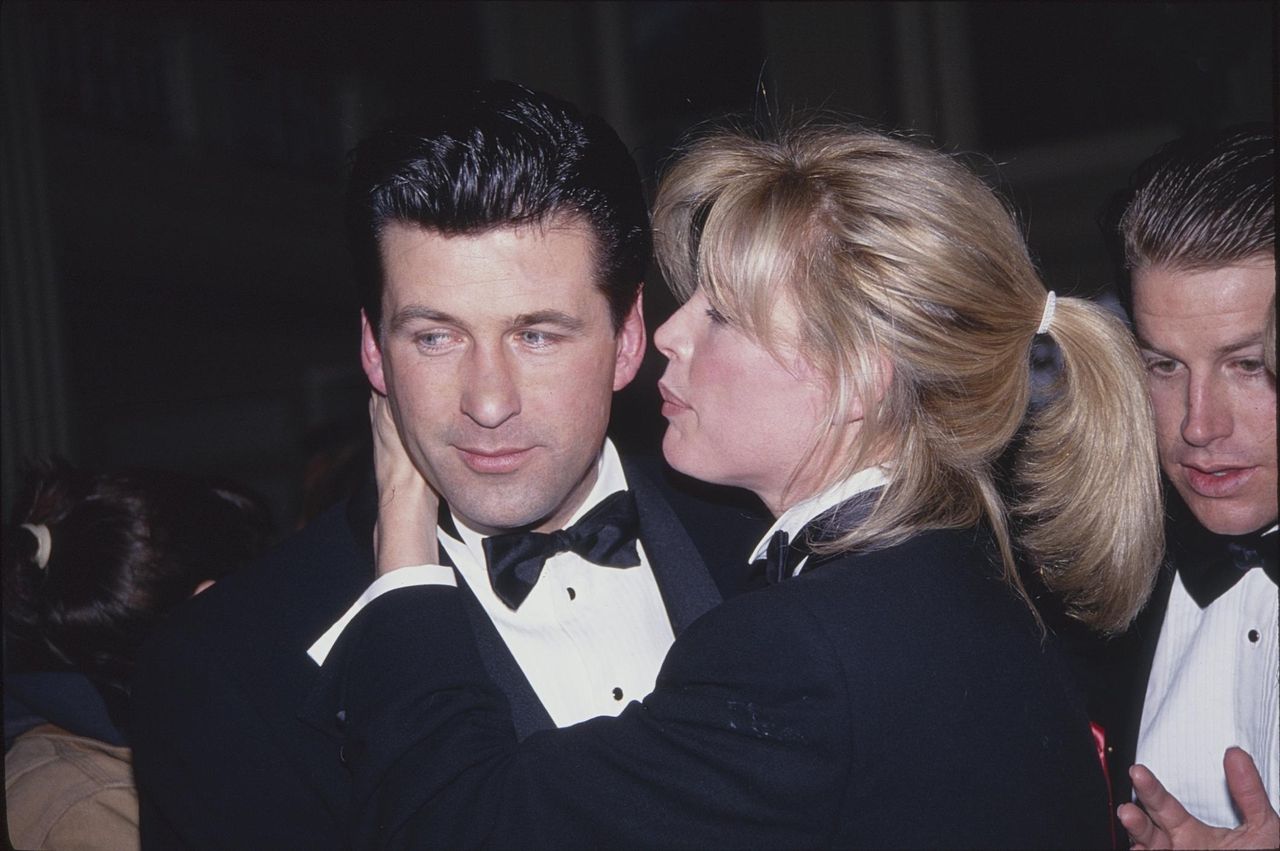 Il_passato_turbolento_di_Kim_Basinger_e_Alec_Baldwin_wqS7EGVvYf - Confidenze24 Source: Sonia Moskowitz - Getty Images - Alec Baldwin e Kim Basinger all'Inaugural Animal Ball per PETA nel 1993