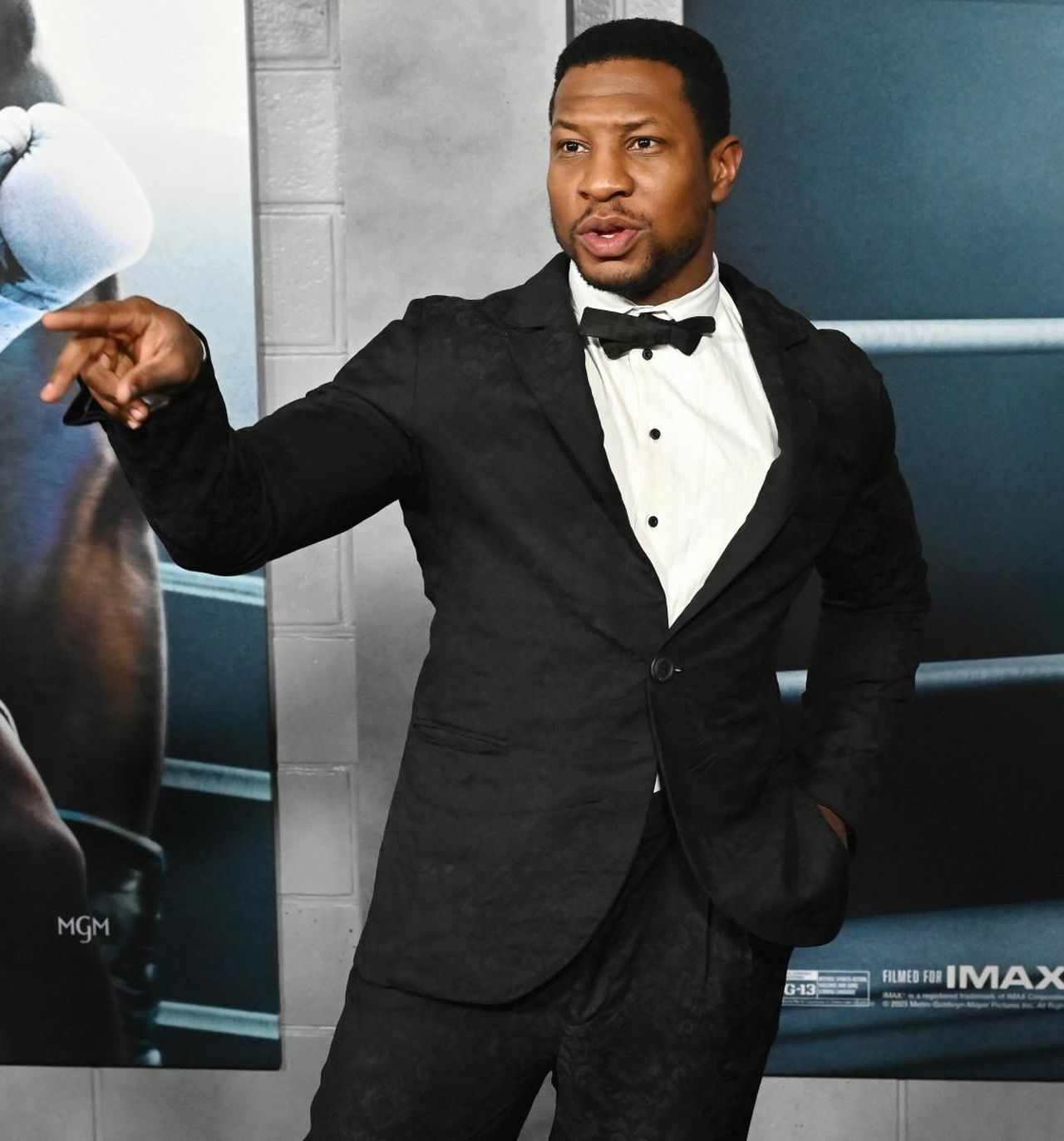 Il_passato_violento_di_Jonathan_Majors_dheaRnk79c - Confidenze24 Il passato violento di Jonathan Majors Jonathan Majors