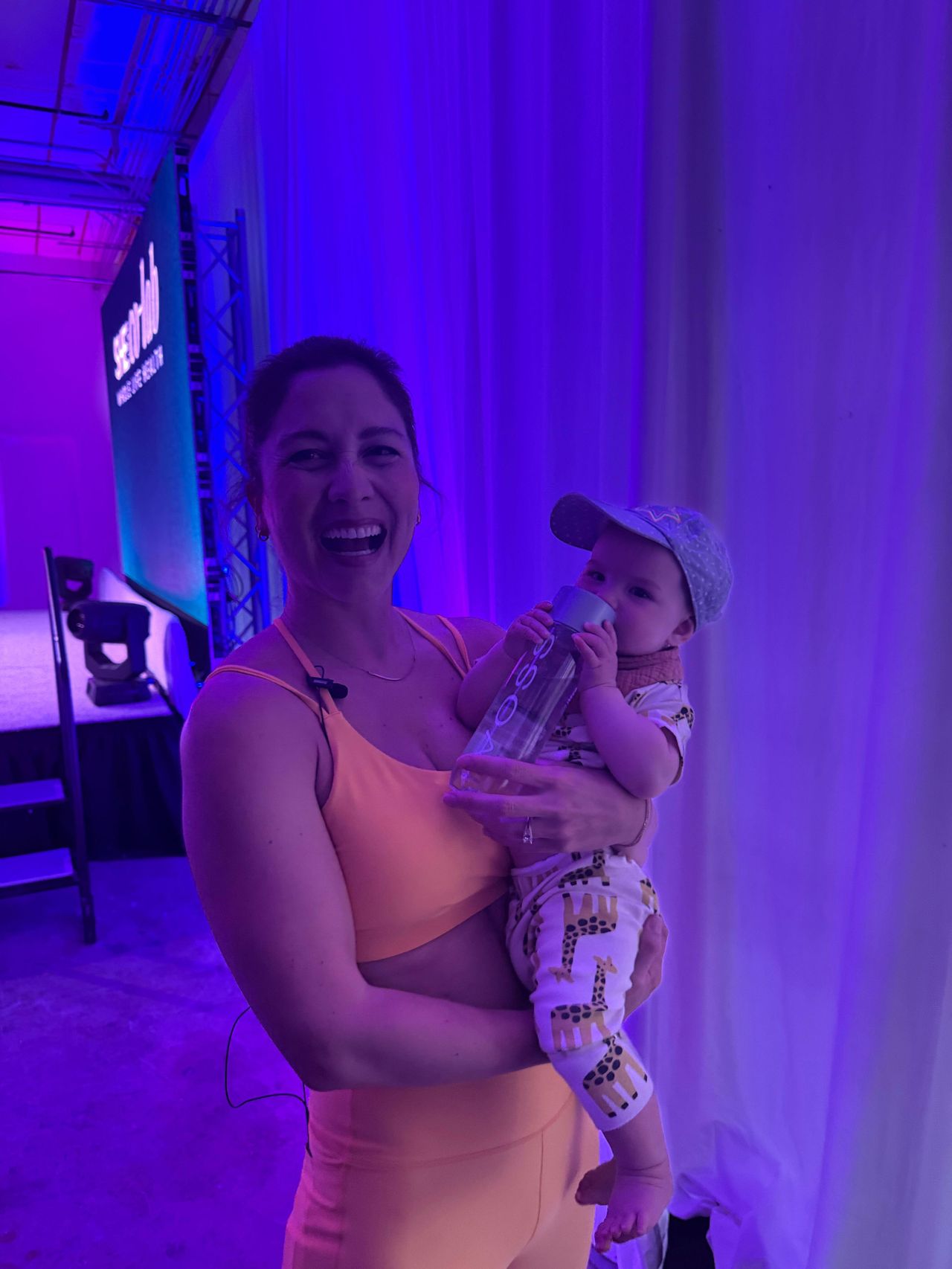 Il_primo_giorno_di_lavoro_di_Skylar_con_mamma_Emma_3xEvqVB1dN - Confidenze24 Source: SheKnows/SHE Media - - Emma Lovewell e Skylar