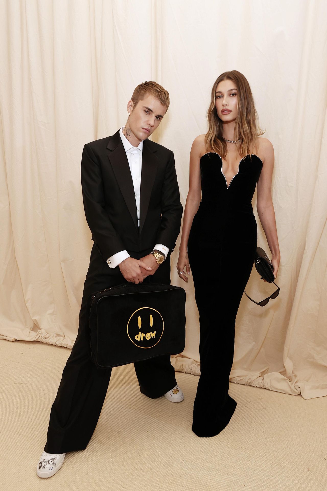 Il_regalo_di_Hailey_per_Jack_un_peluche_di_Jack_Skellington_JvpObDELKX - Confidenze24 Source: Arturo Holmes/MG21/Getty Images - Getty Images - Justin Bieber e Hailey Bieber al Met Gala 2021