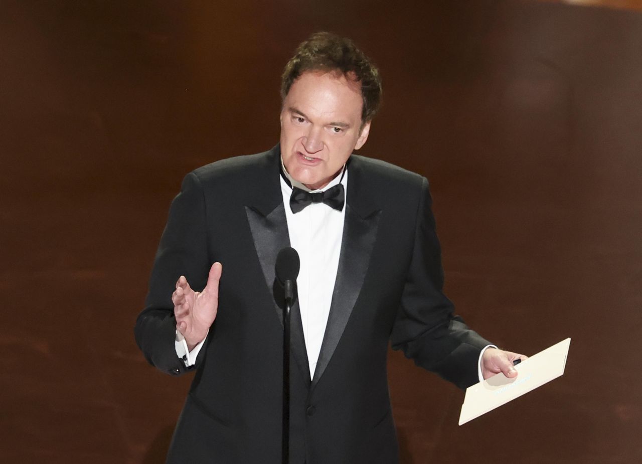 Il_ruolo_di_Mikey_in_Anora_e_il_suo_percorso_WOruhM9EqD - Confidenze24 Source: Rich Polk/WWD - SheKnows - Quentin Tarantino agli Oscar del 2025
