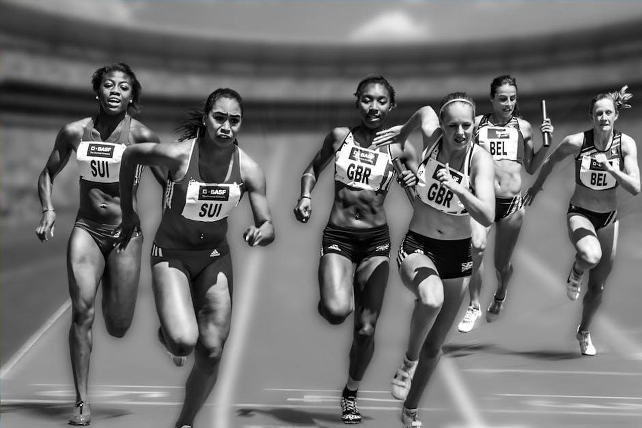 Il_significato_della_collaborazione_di_Serena_con_Toronto_Tempo_1ipgcG4LmE - Confidenze24 Source: Pixabay - pexels - Female athletes in a high-stakes track race showcasing physical prowess and competition.