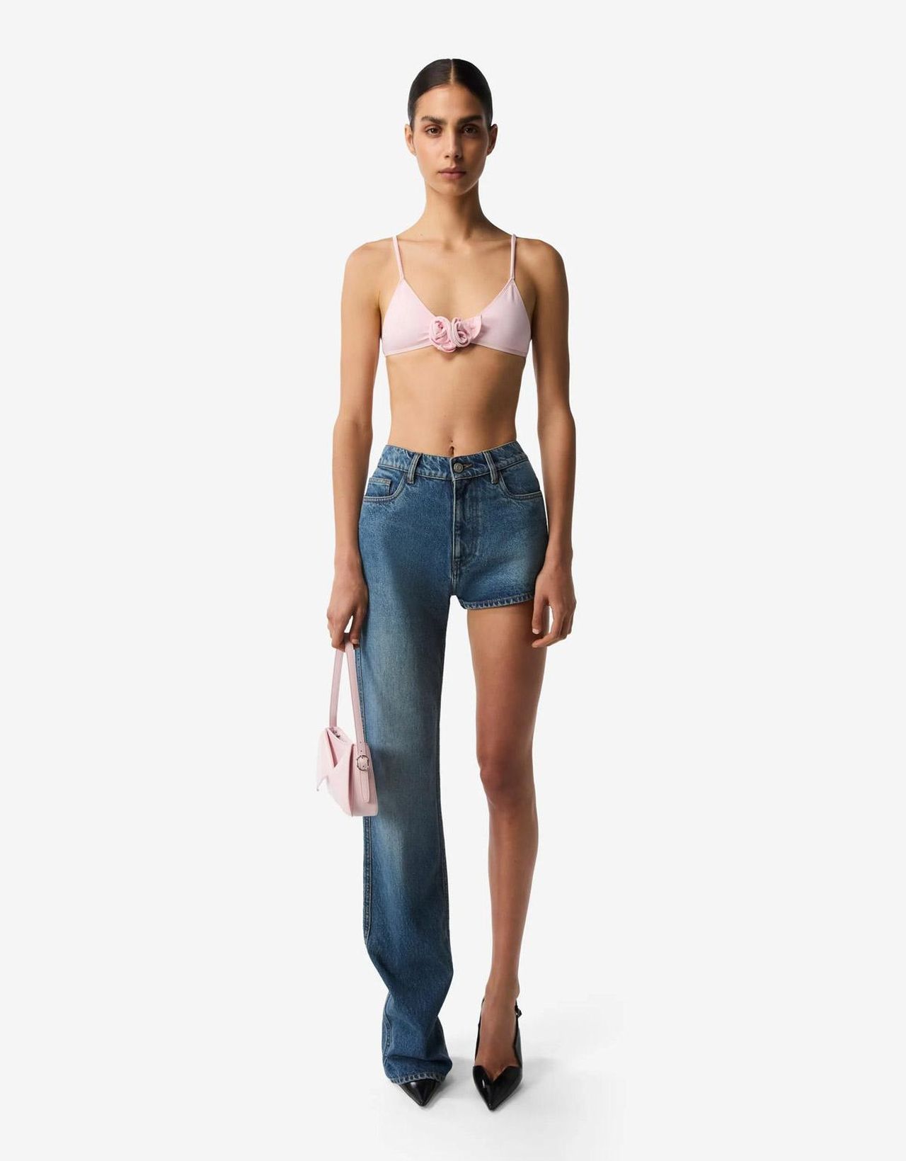 Il_trend_dei_jeans_a_met_gamba_su_TikTok_Rtqddngj4W - Confidenze24 Il trend dei jeans a metà gamba su TikTok Jeans a metà gamba Coperni