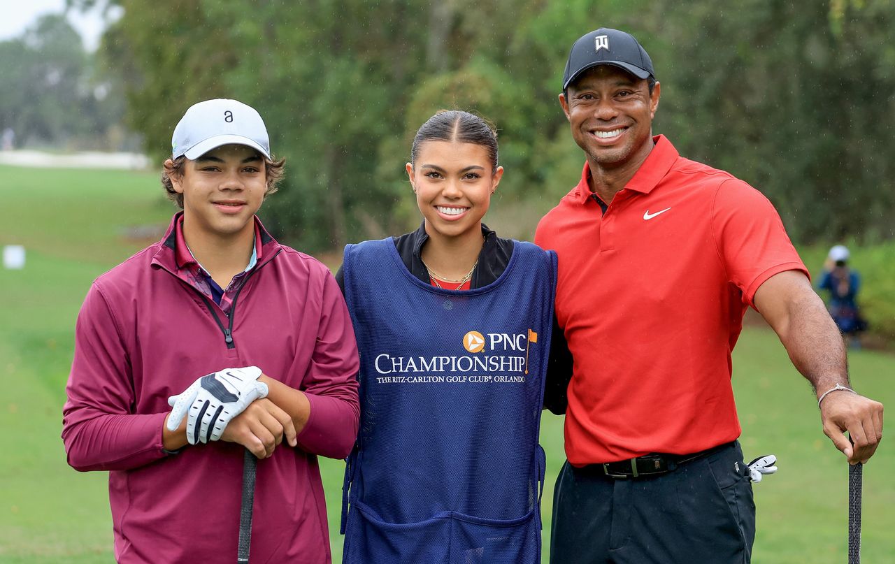 Il_trionfo_di_Sam_nel_calcio_scolastico_qnt7JUy88R - Confidenze24 Source: David Cannon - Getty Images - Tiger Woods, son Charlie Woods e sua figlia Sam Woods