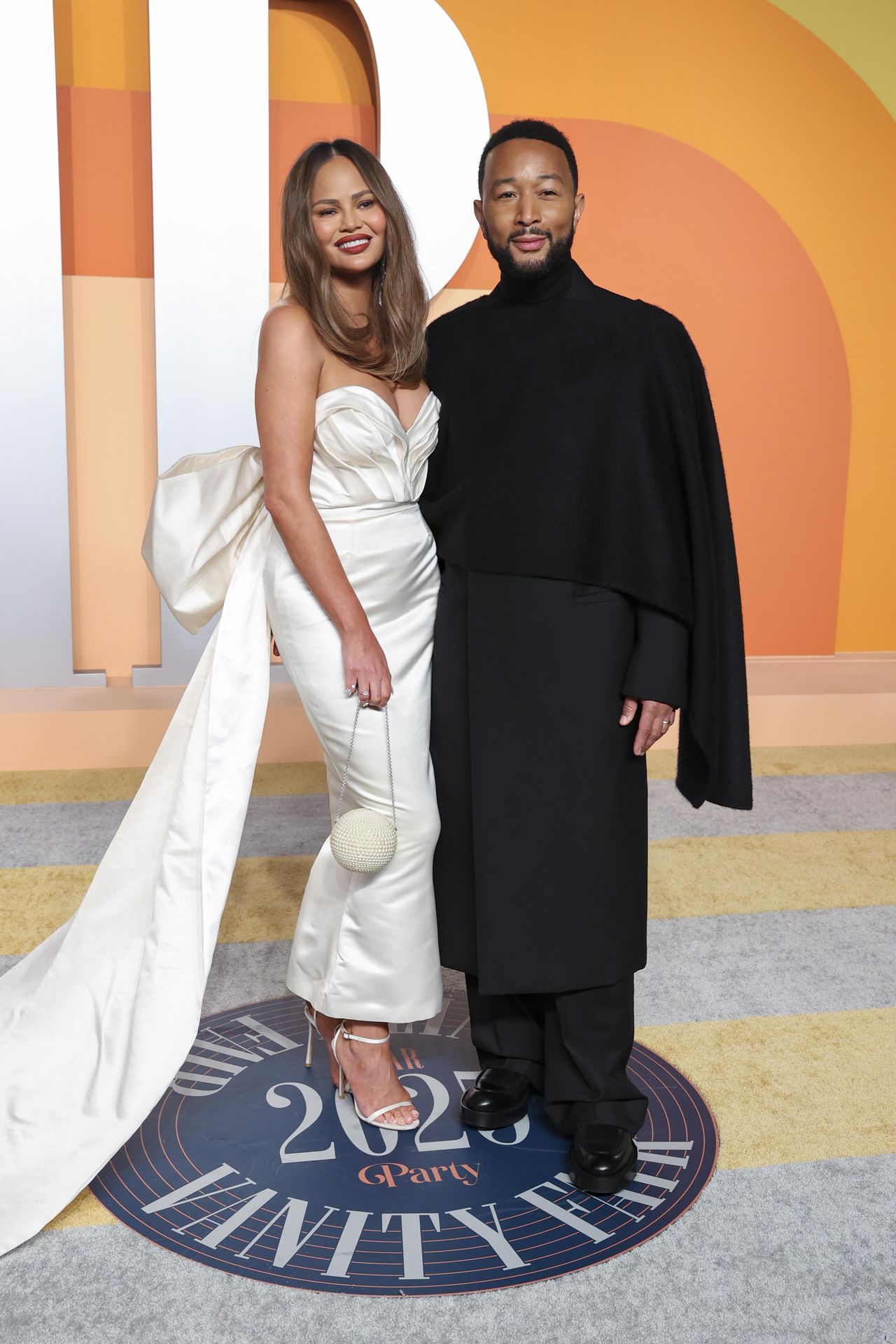 Il_video_adorabile_di_Esti_che_pratica_affermazioni_positive_YkSkHe7KG5 - Confidenze24 Source: Chad Salvador - SheKnows - Chrissy Teigen e John Legend al Vanity Fair Oscar Party 2025