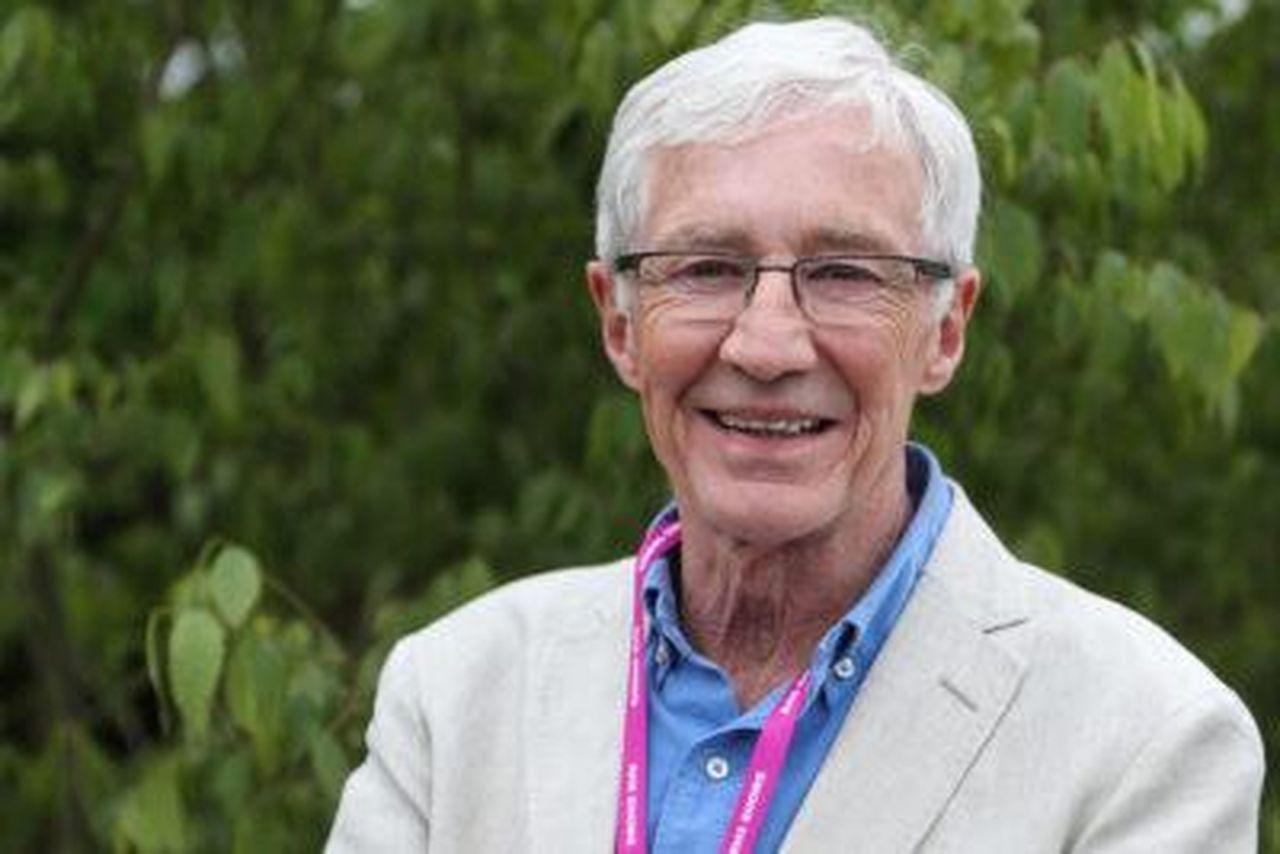 Il_video_finale_di_Paul_OGrady_condiviso_gVGvWuXtvY - Confidenze24 Source: Splash News - - Paul O'Grady sorridente