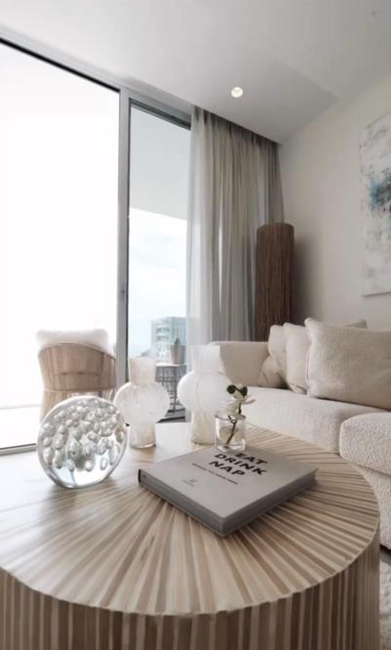 Imparare_la_lingua_ZNjDuMRd76 - Confidenze24 Source: Mark Wright/Instagram - - Interno classico ma chic dell'appartamento