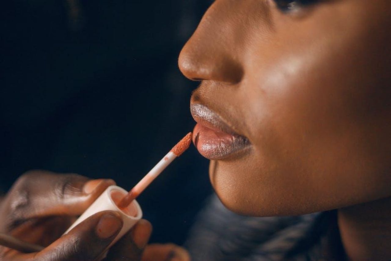 Ingredienti_nutrienti_e_applicatore_innovativo_1eHxv3kTFo - Confidenze24 Source: Chidi Young - pexels -