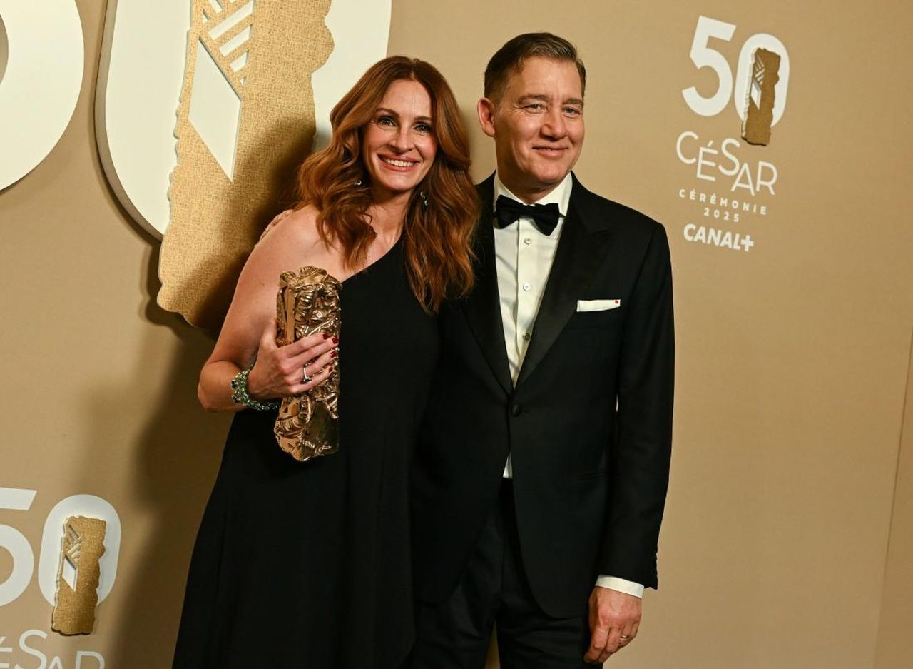 Introduzione_agli_Oscar_2025_8oSduNNf9v - Confidenze24 Introduzione agli Oscar 2025 Julia Roberts e Clive Owen agli Oscar 2025