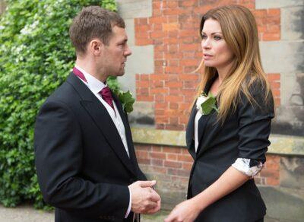 Introduzione_di_Rob_7WCth3bX4k - Confidenze24 Source: ITV/ Shutterstock - - Rob è stato introdotto come il fratellastro di Carla
