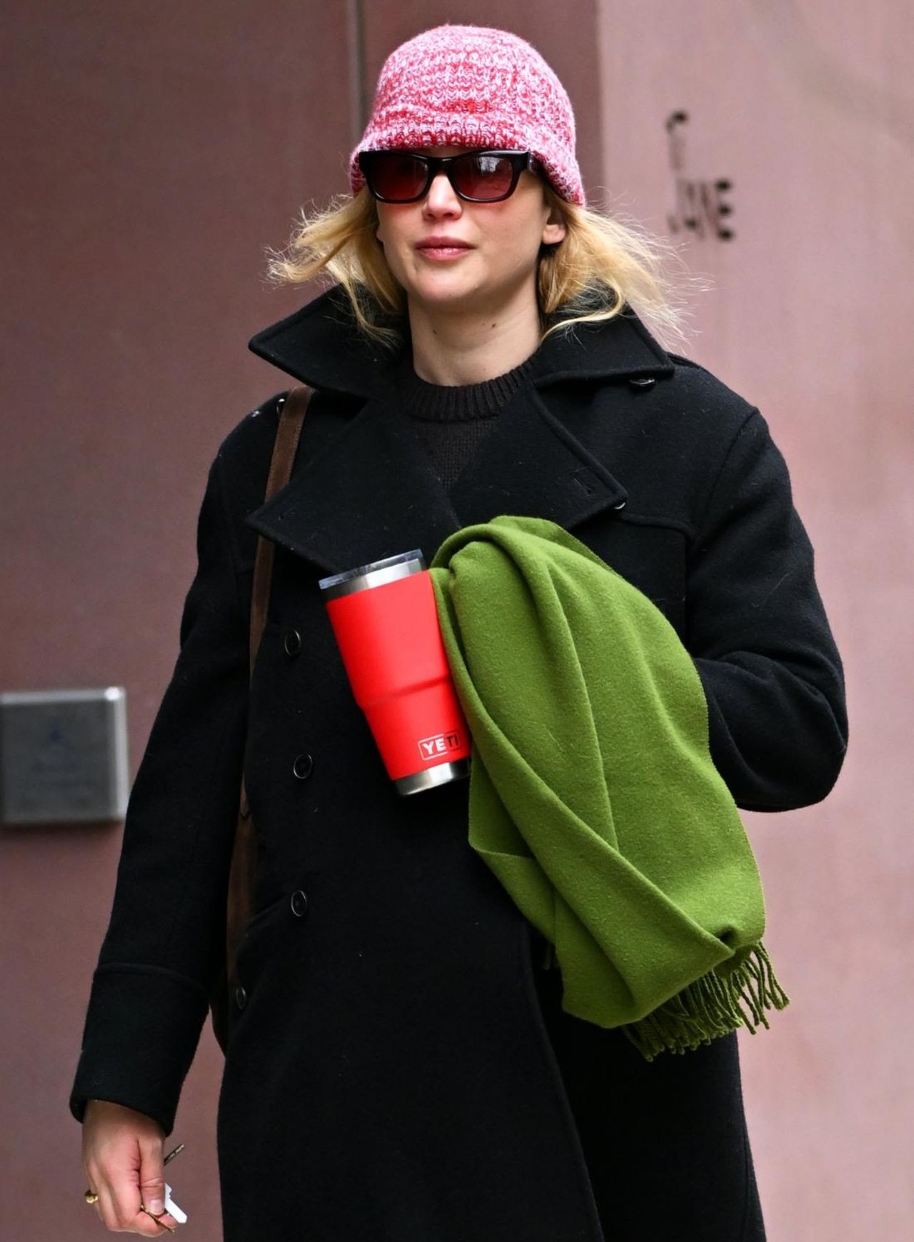 Jennifer_Lawrence_e_Cooke_Maroney_avvistati_a_NYC_uzoXTaPGZt - Confidenze24 Jennifer Lawrence e Cooke Maroney avvistati a NYC Jennifer Lawrence e Cooke Maroney a New York