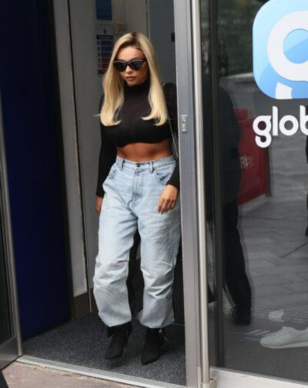 Jesy_Nelson_rivela_che_i_gemelli_potrebbero_morire_ZJrVOISBCY - Confidenze24 Source: Splashnews.com - - Jesy è incinta di gemelli