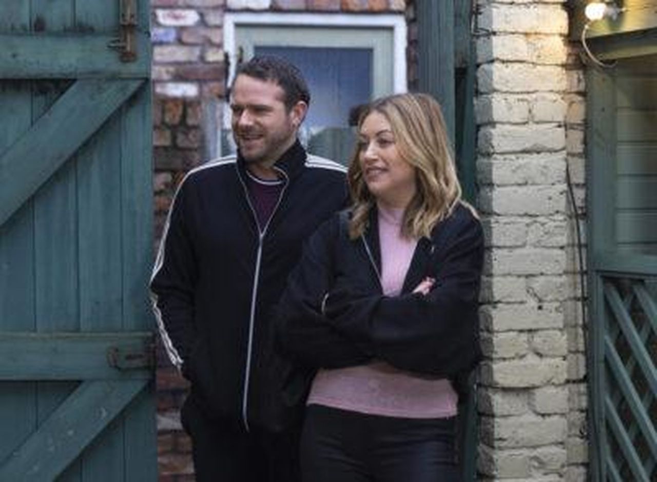 Joe_Layton_lascia_Coronation_Street_luscita_di_Mick_Michaelis_0UCCBkW3Ld - Confidenze24 Source: ITV - - Mick e Lou all'aperto su Corrie