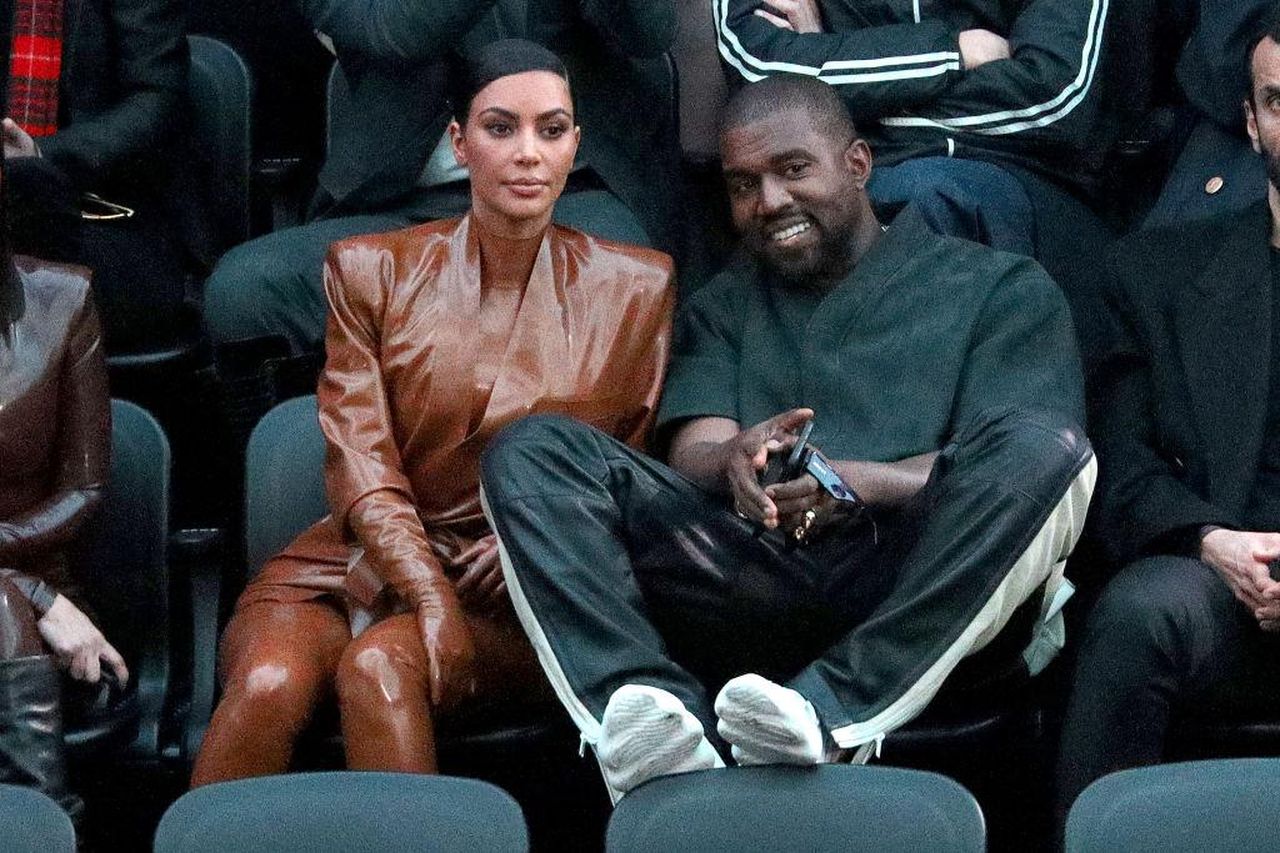 Kanye_West_rilascia_una_nuova_canzone_con_North_e_Diddy_4p5BA4d0Is - Confidenze24 Source: Pierre Suu / Getty - - Kim Kardashian e Kanye West al Paris Fashion Week