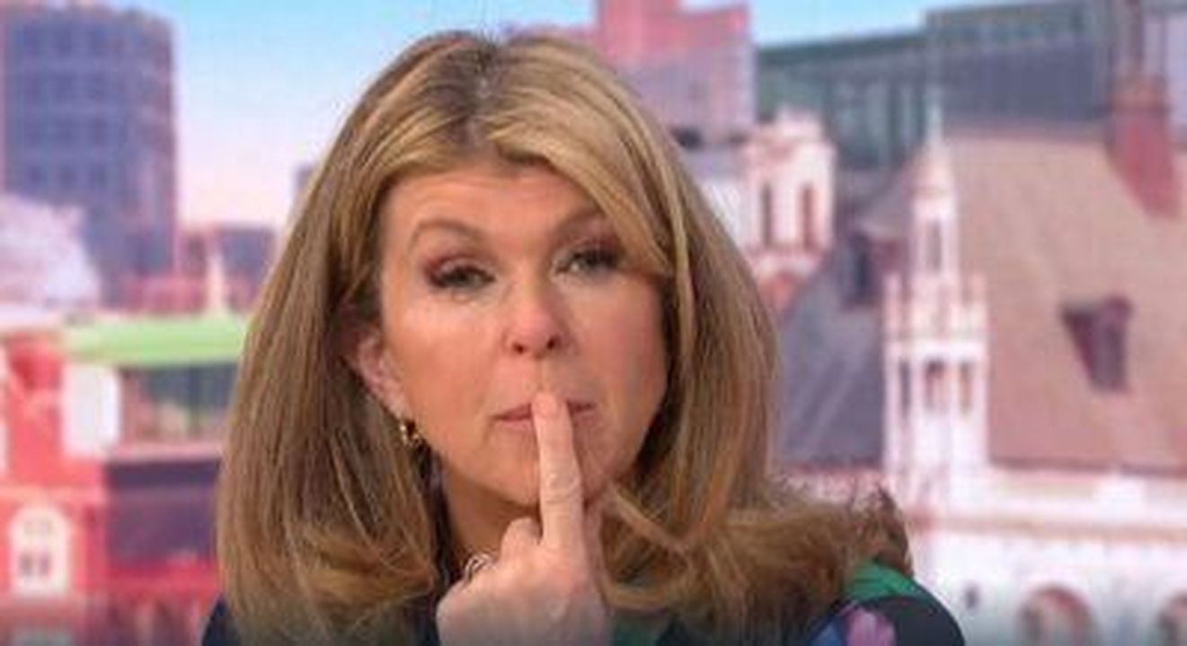 Kate_Garraway_avverte_Alison_di_non_rovinare_lepisodio_LN2ZejUfNw - Confidenze24 Source: ITV - - Kate Garraway su GMB