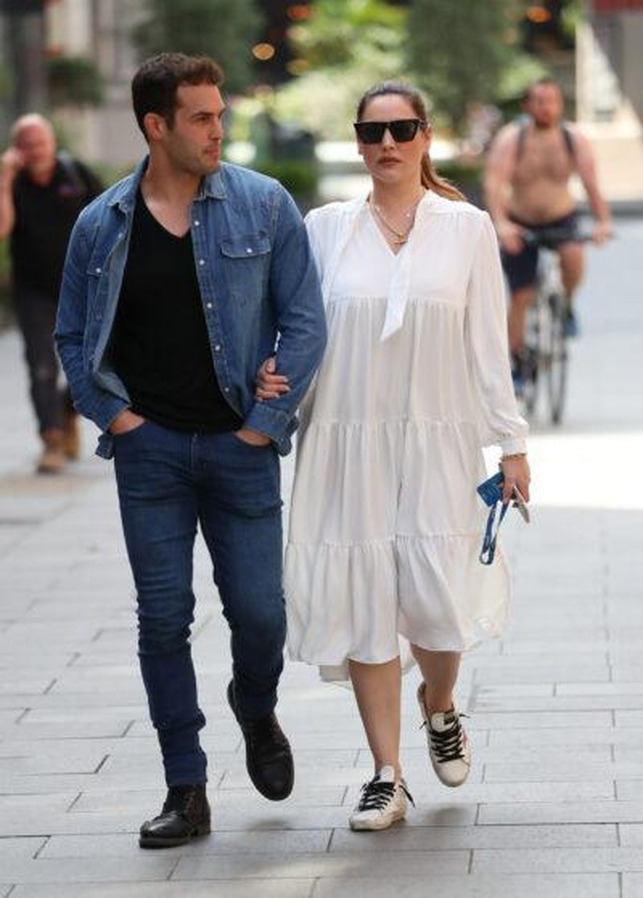 Kelly_Brook_lifestyle_cambiato_dopo_aver_incontrato_Jeremy_FbjXaQilCb - Confidenze24 Source: Splashnews.com - - Kelly Brook e marito Jeremy in passeggiata