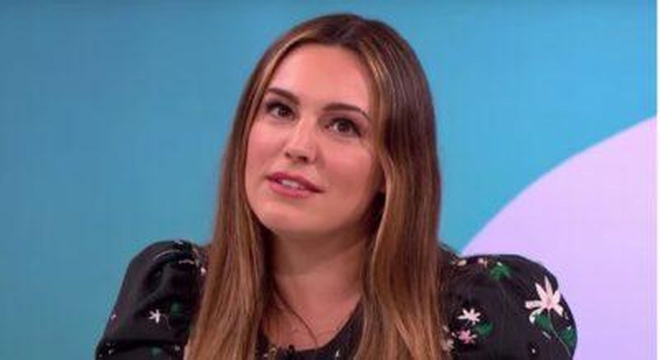 Kelly_Brook_lifestyle_cambiato_dopo_aver_incontrato_Jeremy_hy6NqIe7Ys - Confidenze24 Source: YouTube - - Kelly Brook su Loose Women