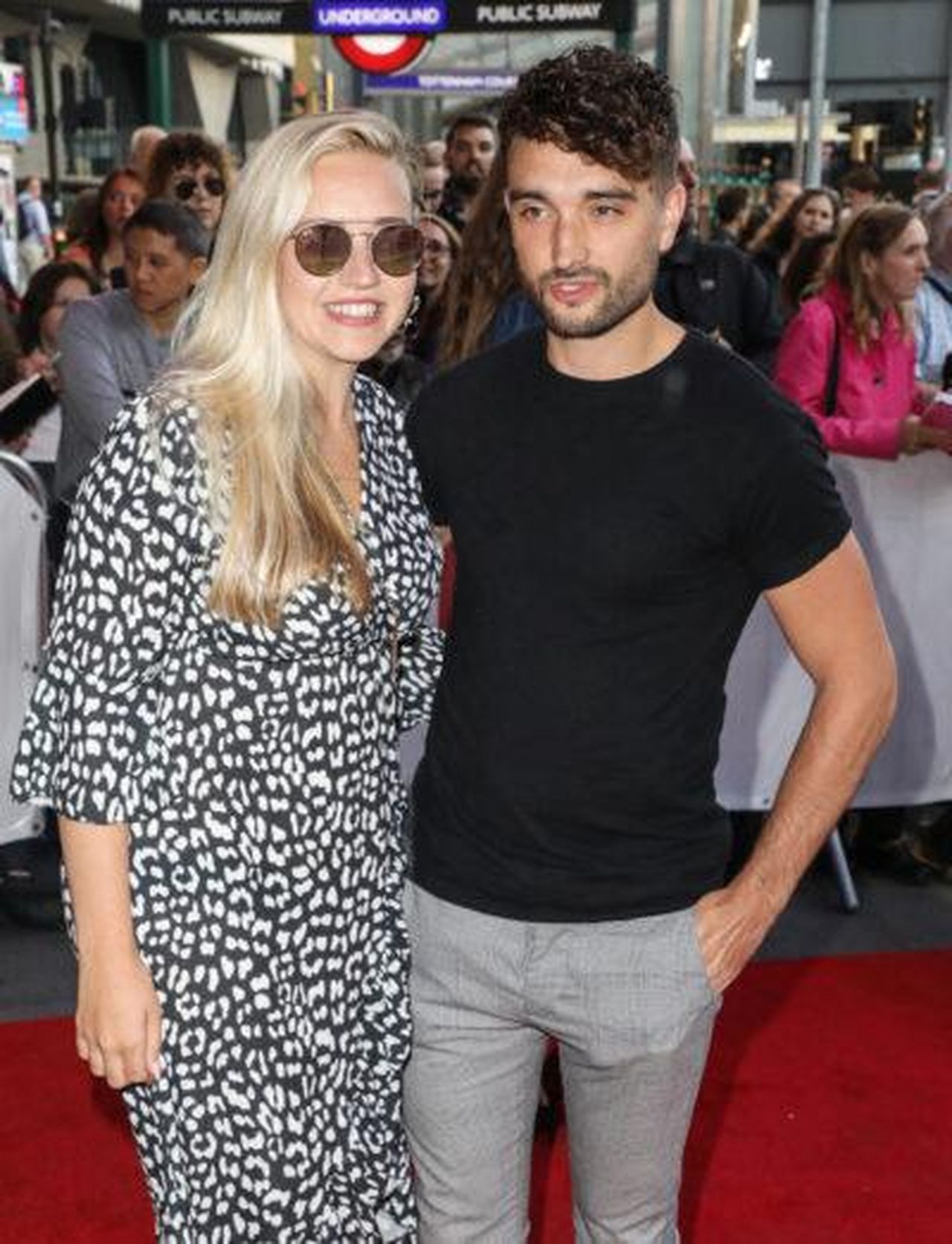 Kelsey_rende_omaggio_al_defunto_marito_Tom_Parker_Vlgr0vO5ZA - Confidenze24 Source: SplashNews.com - - Kelsey Parker e Tom Parker