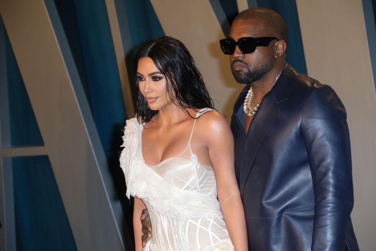 Kim_Kardashian__sconvolta_dai_commenti_di_Ye_Q0gIsynxrT - Confidenze24 Source: Toni Anne Barson - - 2020 Vanity Fair Oscar Party