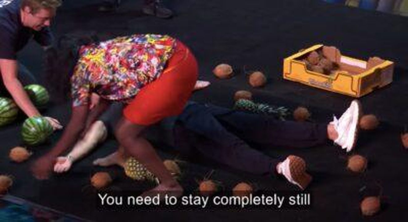 Kranthi_Drillman_coinvolge_Simon_Cowell_MfUBkdaHKY - Confidenze24 Source: ITV - - Simon Cowell costretto a rimanere immobile