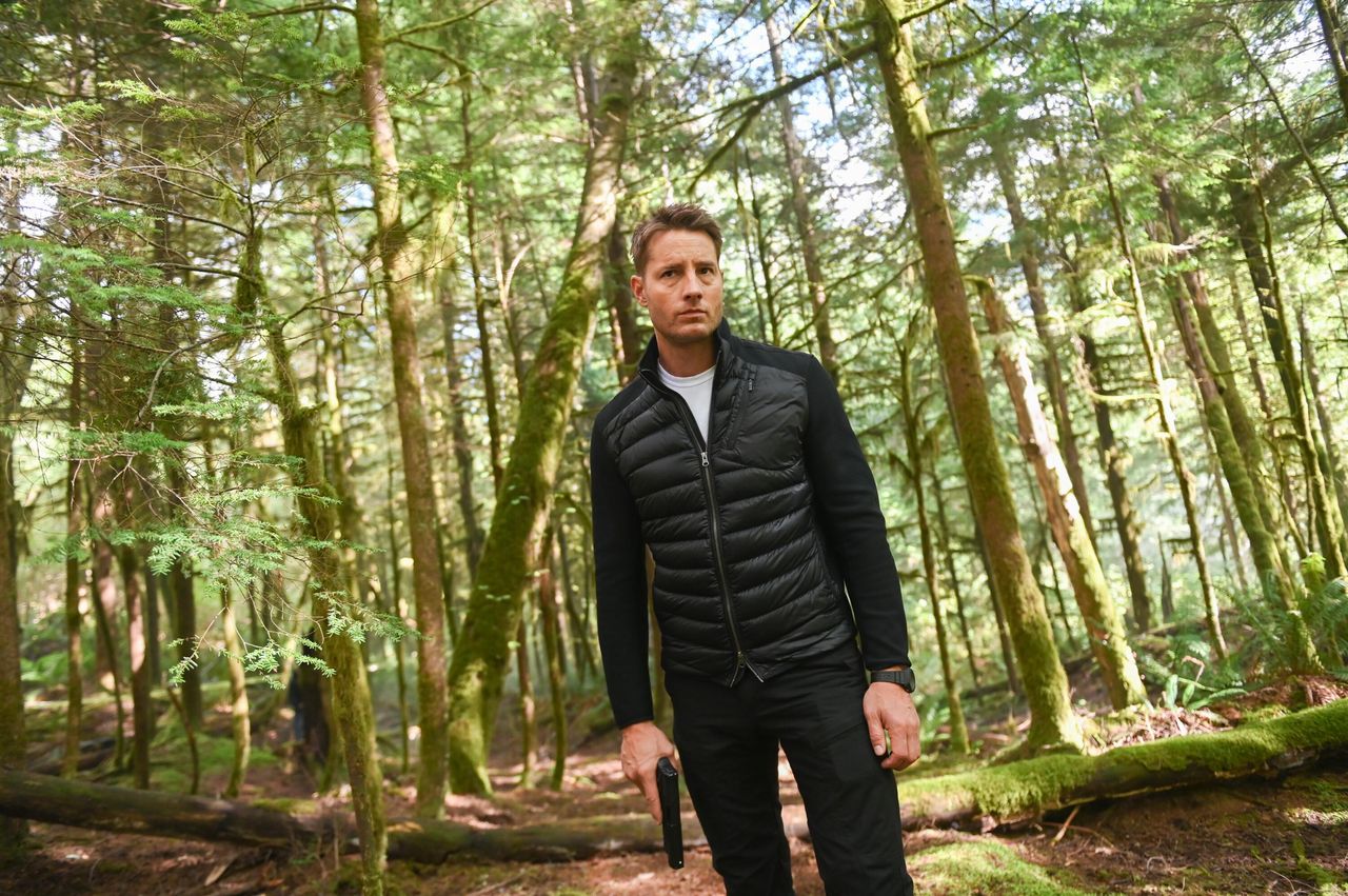 La_Fisicit_del_Ruolo_di_Colter_Shaw_n4UY0aaFIz - Confidenze24 Source: Sergei Bachlakov/CBS ©2024 CBS Broadcasting, Inc. - CBS - Justin Hartley in azione nel ruolo di Colter Shaw