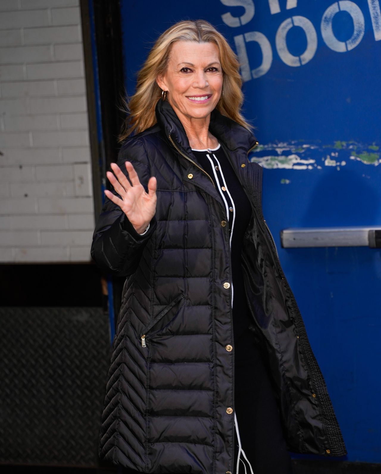 La_Nuova_Era_di_Wheel_of_Fortune_6Fq5Z1KplO - Confidenze24 Source: XNY/Star Max/GC Images - - Vanna White durante le riprese di Wheel of Fortune