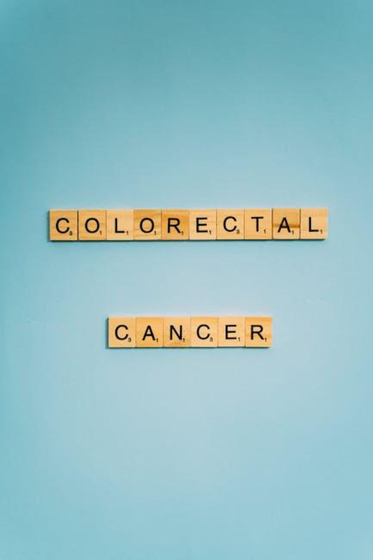 La_Storia_di_Lawrence_Meadows_e_la_Sensibilizzazione_sul_Cancro_6uHSxuW2CH - Confidenze24 Source: Anna Tarazevich - pexels - Colorectal cancer concept using Scrabble tiles on a light blue background.