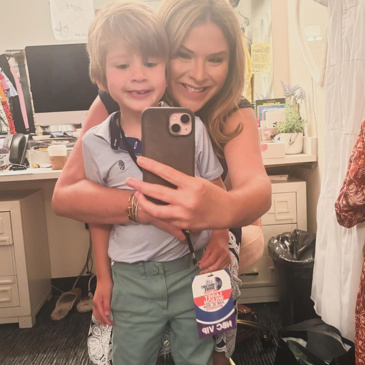 La_Tradizione_della_Lettura_della_Buonanotte_kpTJ7mFR5M - Confidenze24 Source: Courtesy of Jenna Bush Hager/Instagram - Closer Weekly - Jenna Bush Hager e la tradizione della lettura