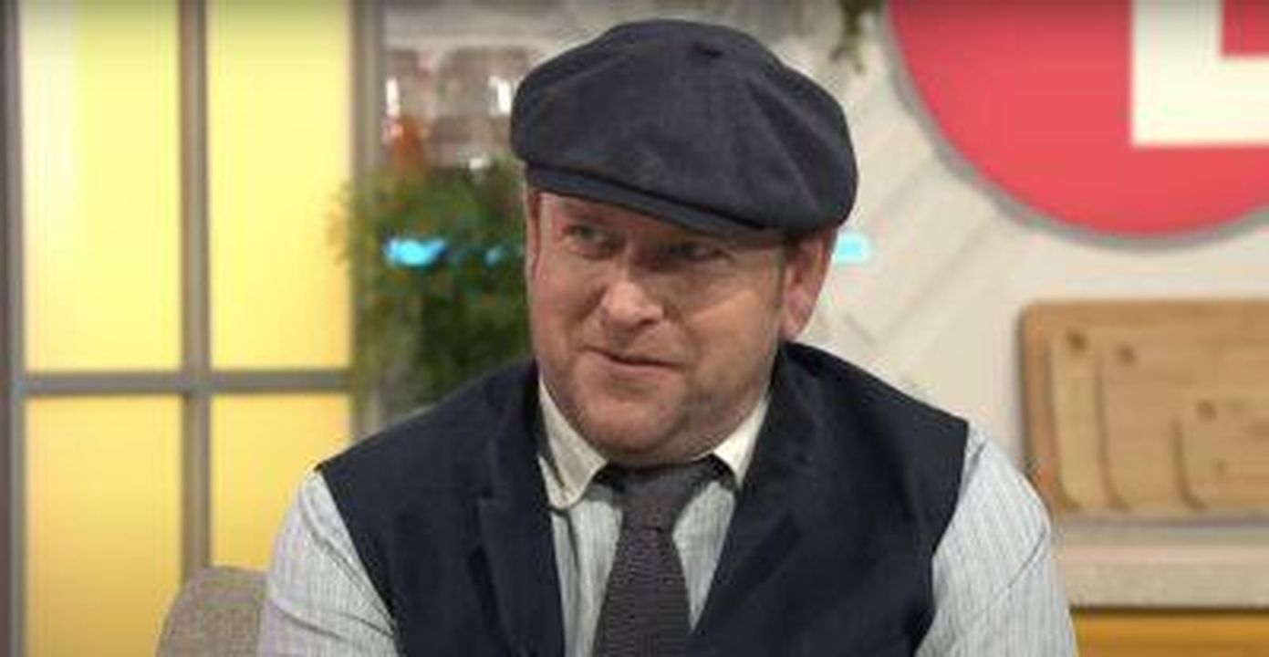 La_battaglia_legale_dello_chef_TV_con_la_ex_matrigna_e_le_modifiche_alla_sua_autobiografia_8iFZpRSdYt - Confidenze24 Source: Lorraine - Entertainment Daily - James Martin su Lorraine