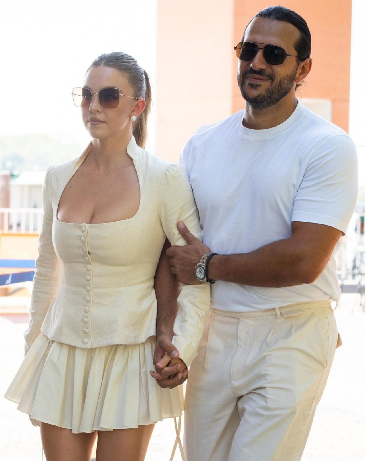 La_carriera_di_Sydney_e_le_tensioni_con_Jonathan_SueJb4lavZ - Confidenze24 La carriera di Sydney e le tensioni con Jonathan Sydney Sweeney al festival di Berlino