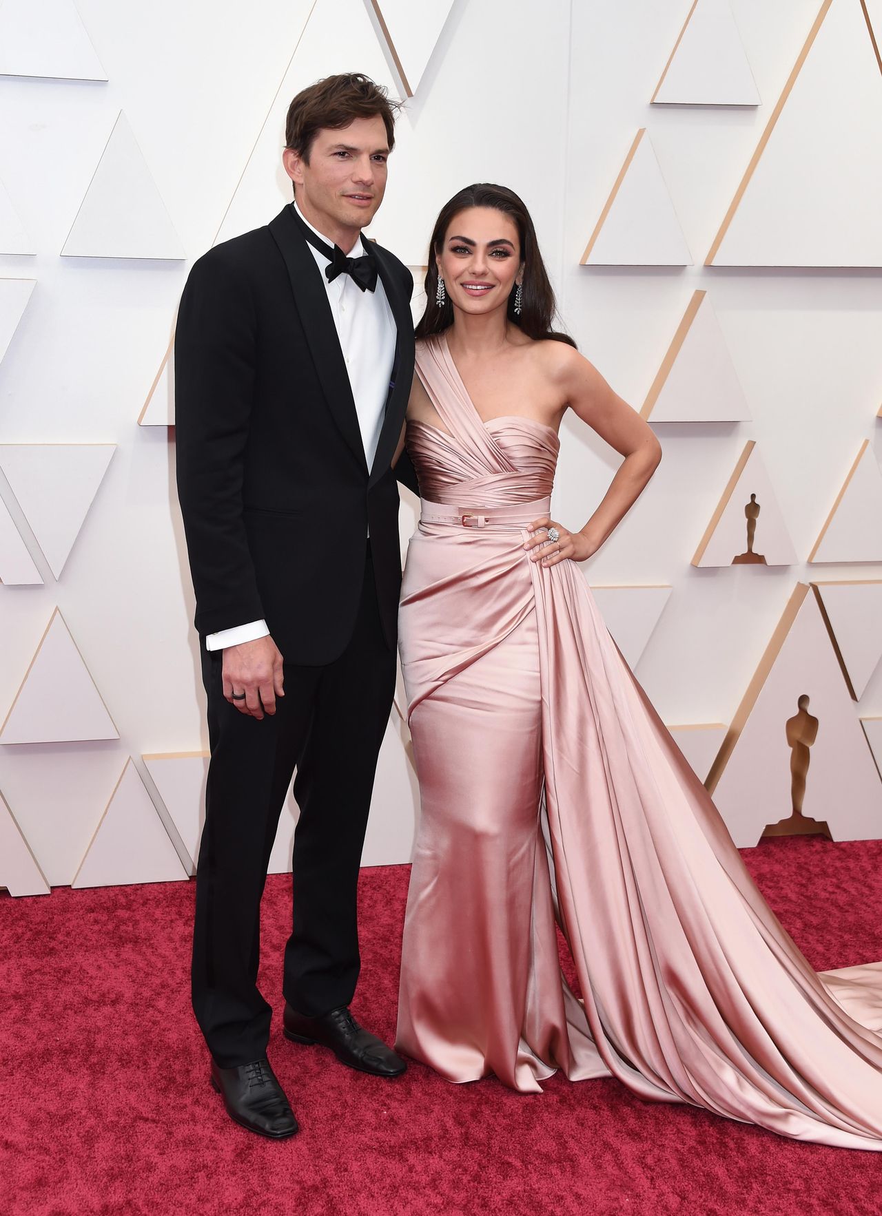La_casa_di_Carpinteria_un_nuovo_inizio_per_la_coppia_VoJoSoj4RL - Confidenze24 Source: Gilbert Flores/Variety/Penske Media - Getty Images - Mila Kunis e Ashton Kutcher agli Academy Awards 2022