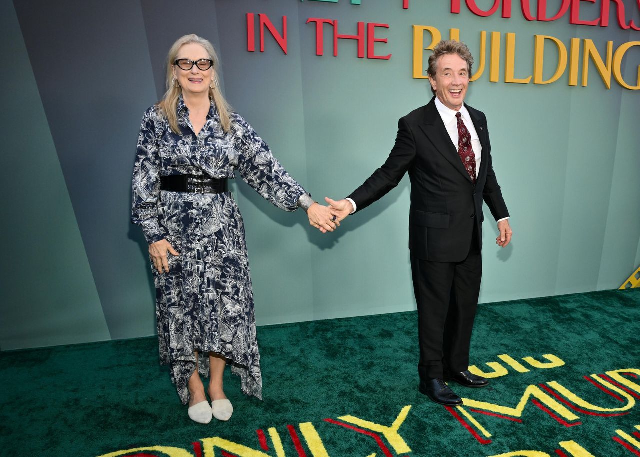 La_conferma_della_relazione_tra_Streep_e_Short_cZrqKVlPc7 - Confidenze24 Source: Michael Buckner/Variety - Variety - Meryl Streep e Martin Short alla premiere della stagione 4 di 'Only Murders In The Building'