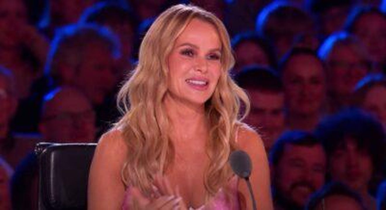 La_confessione_di_Amanda_Holden_sul_bagno_lBX9tijh4f - Confidenze24 Source: Credit: ITV - - Amanda Holden sorride